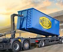 Neuer Behältertransportanhänger für Abrollbehälter von Meiller