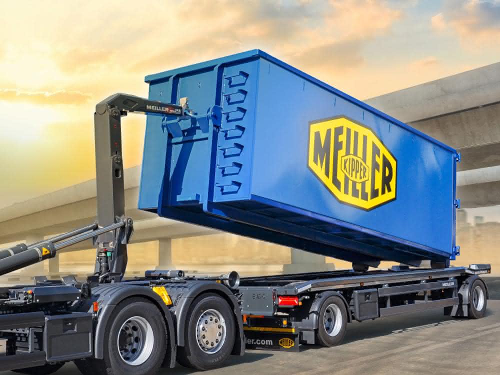 Neuer Behältertransportanhänger für Abrollbehälter von Meiller