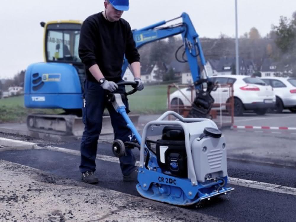 Baustelleneinrichtung: Moderne Akkutechnik für Rüttelplatten