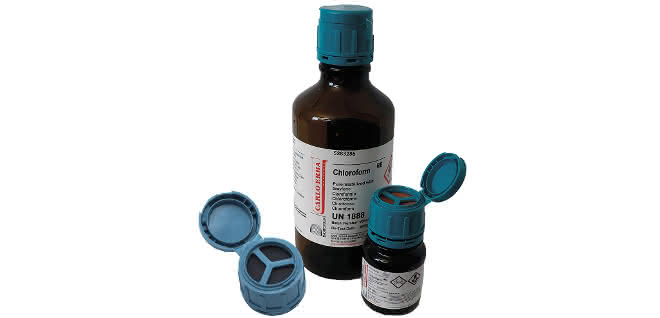 Flaschen für ERBAdry®-Produkte von CARLO ERBA Reagents Braune Flaschen mit geschlossener und geöffneter Kappe