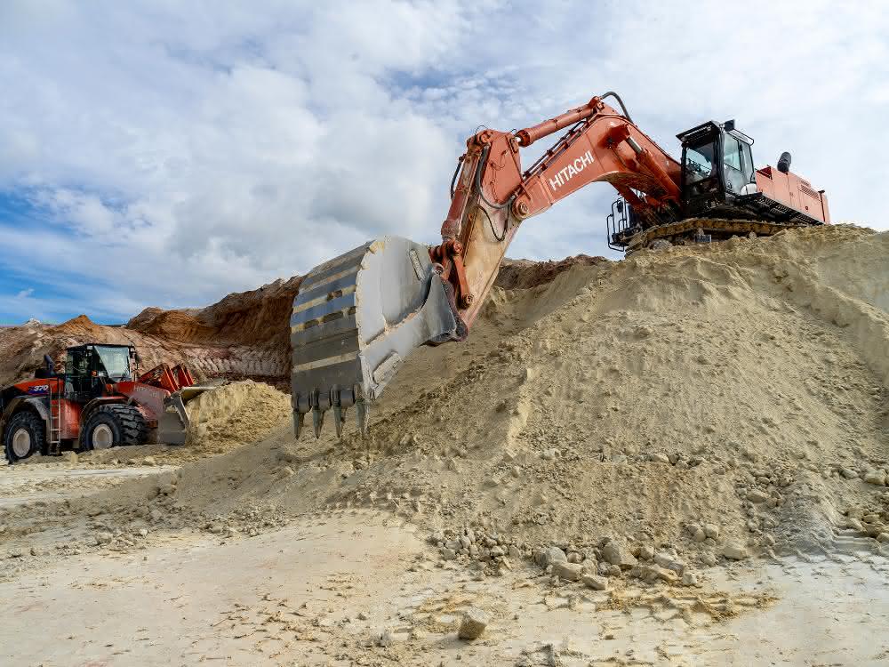 Ein Hitachi-Duo im Tagebau
