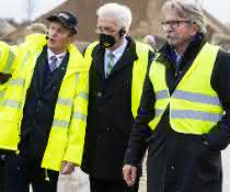 Besuch bei Baustoff-Recycler: Ministerpräsident Kretschmann besucht Feeß