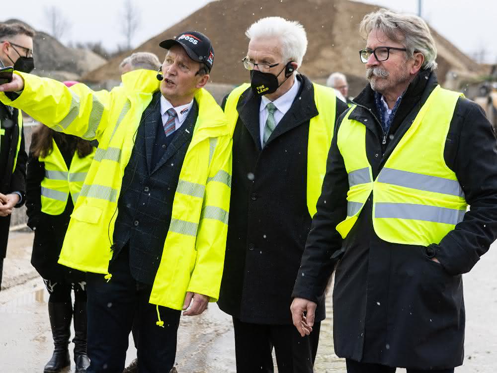 Besuch bei Baustoff-Recycler: Ministerpräsident Kretschmann besucht Feeß