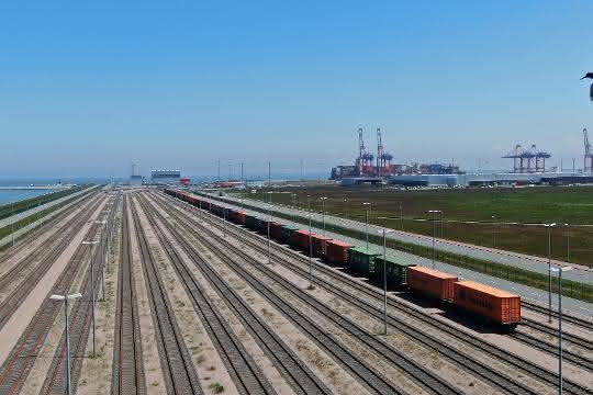 Electrification for JadeWeserPort port railroad commissioned