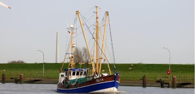 Zeitfracht Group rescues shrimp cutter