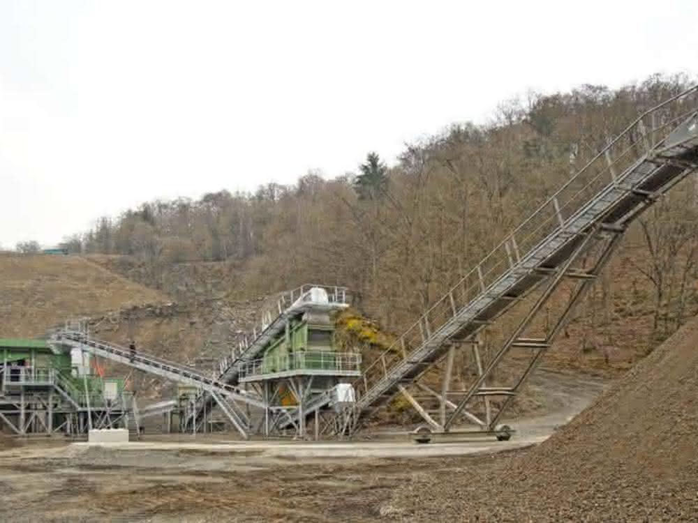 Flexibel zerkleinern und sieben: Baustoff-Recycling: Wilhelm Jost setzt auf SBM Mineral Processing