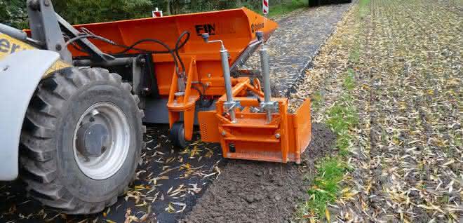 Straßenbau: Flexible und präzise Bankettpflege