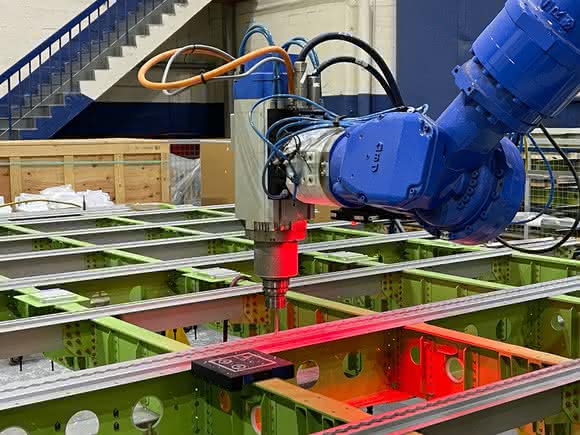 Tool changer: A robot cell for aircraft conversion
