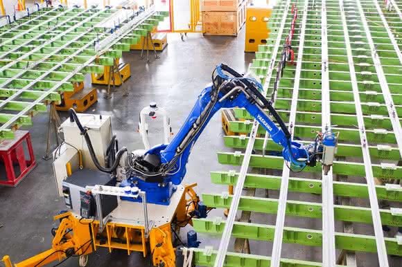 Tool changer: A robot cell for aircraft conversion