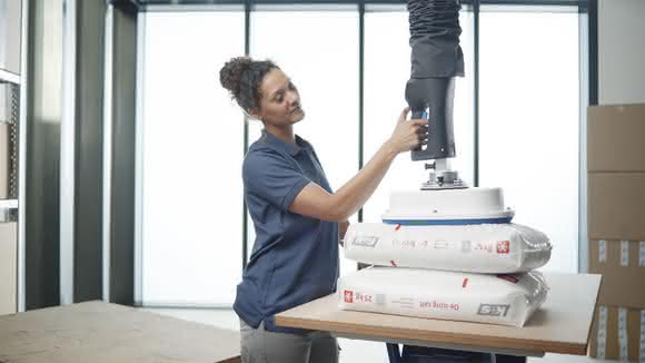 Lifting technology: With one hand up