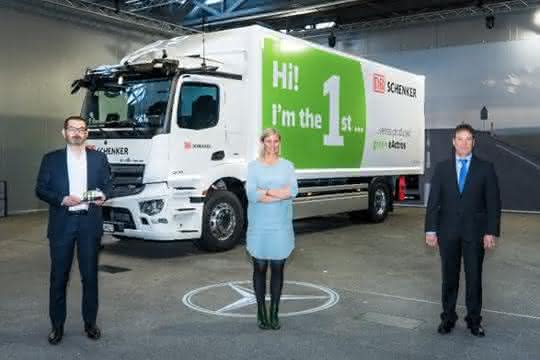 DB Schenker receives Mercedes-Benz eActros as an urban distribution vehicle