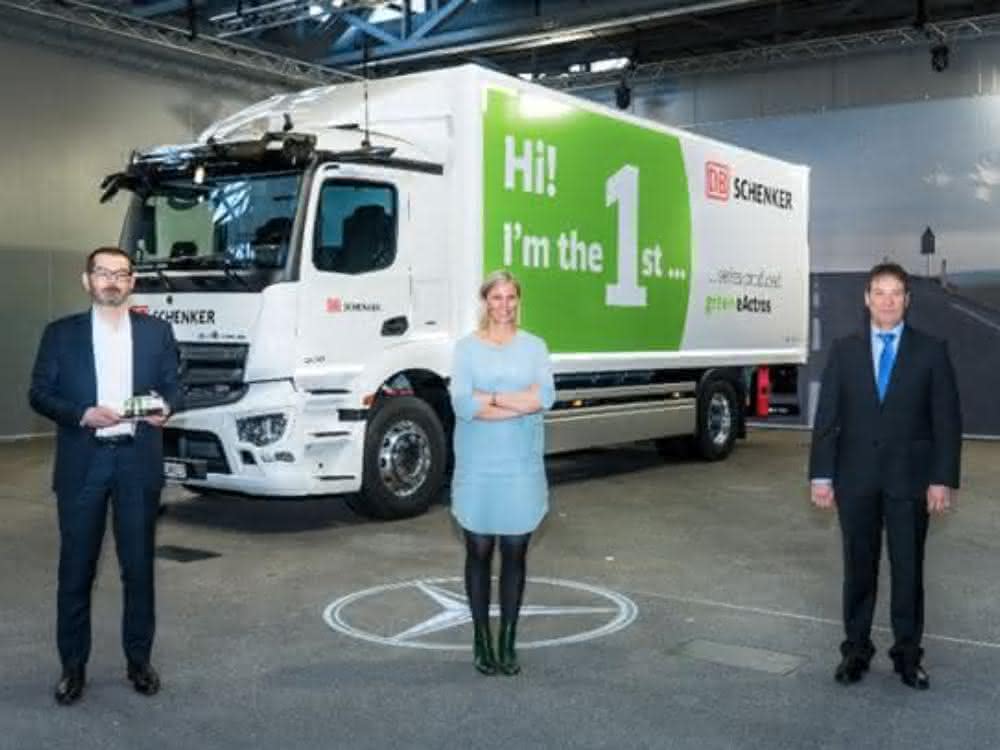 DB Schenker receives Mercedes-Benz eActros as an urban distribution vehicle