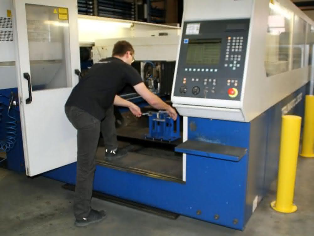 Laser cutting system