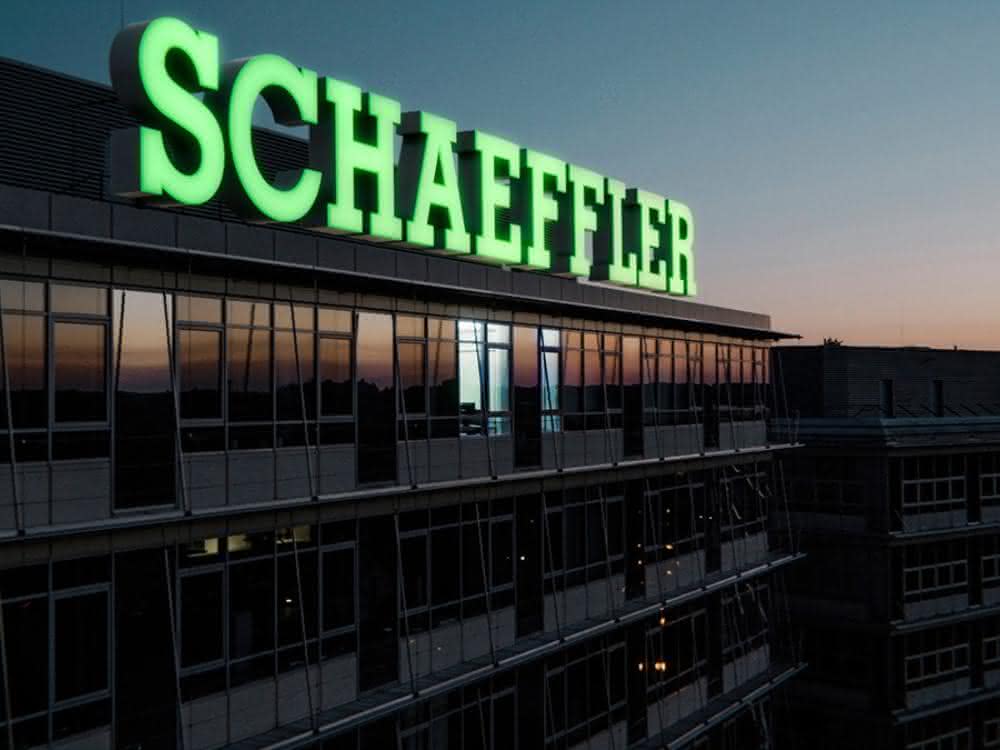 Schaeffler Firmenzentrale bei Nacht