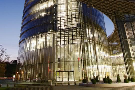 Deutsche Post DHL Group closes 2021 with record earnings