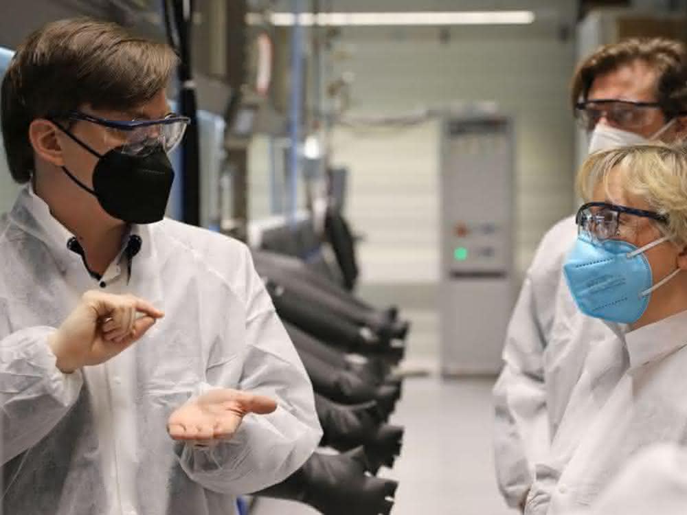 KI-gestützte Anlage: Vollautomatisches Labor für die Batterieforschung KI-gestützte Anlage: Vollautomatisches Labor für die Batterieforschung