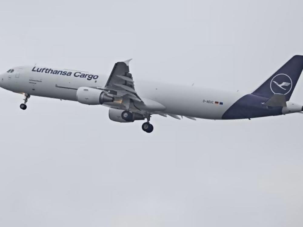 First flight: Lufthansa Cargo A321 freighter takes off