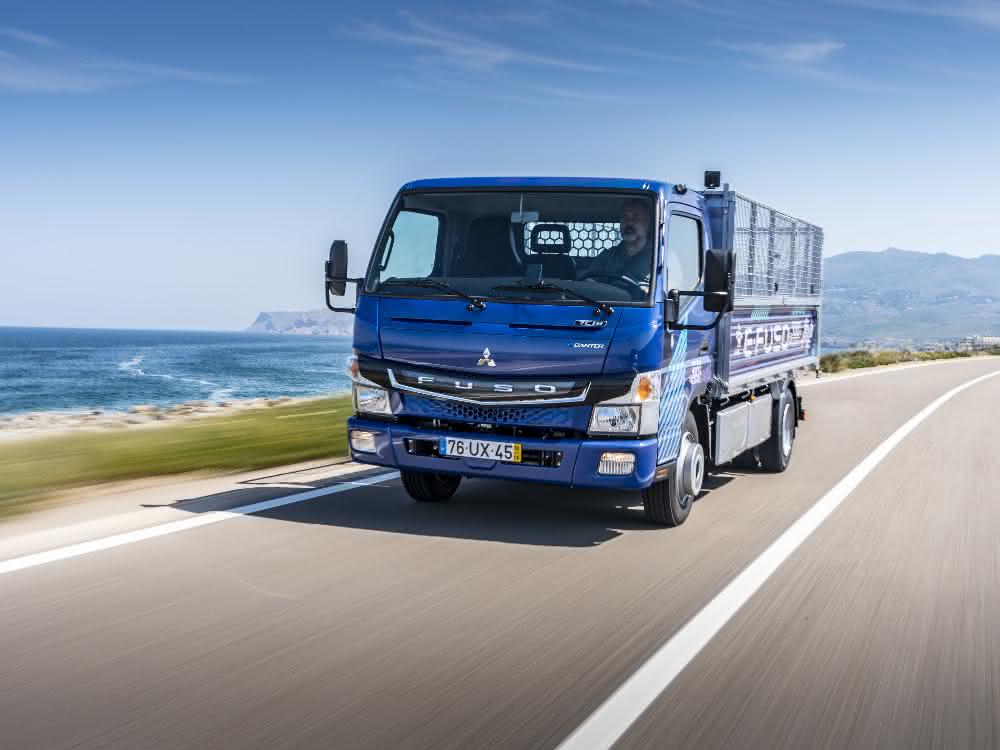 Anfang Juli übergab Daimler Trucks zehn vollelektrische Leicht-Lkw FUSO eCanter an die Stadtverwaltung von Lissabon.