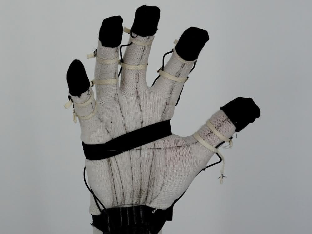 Exoskeleton to increase gripping force Exoskeleton to increase gripping force