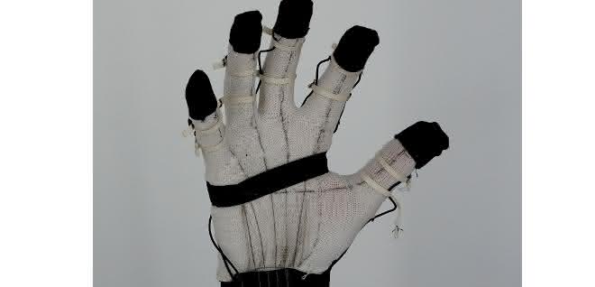 Exoskeleton to increase gripping force