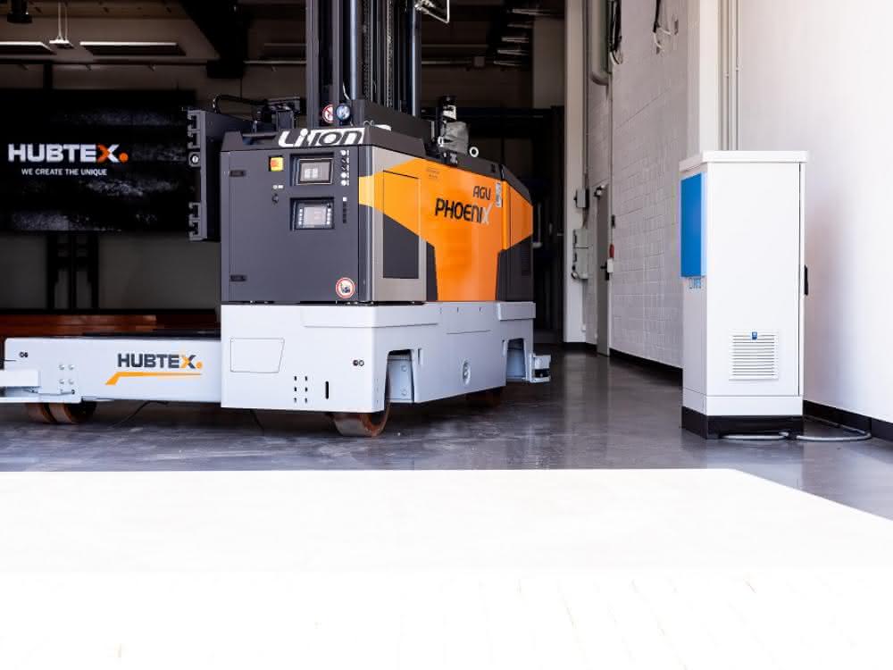 Hubtex und Intis bringen ein induktives Ladesystem an den Start: Die Zukunft von AGV-Lösungen liegt im Energiemanagement Ladepads am Fahrzeug