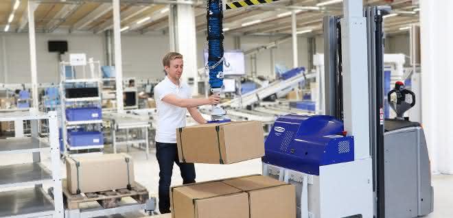 Intralogistics with vacuum technology from Schmalz Tube lifter