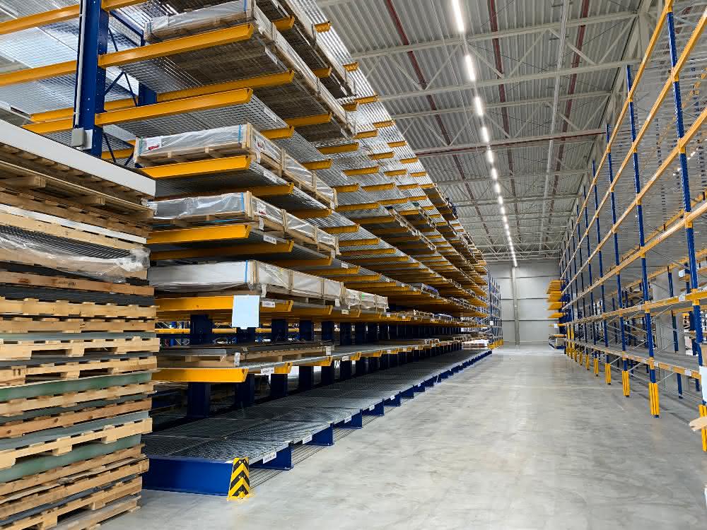 Thyssenkrupp Plastics nimmt neues Logistikzentrum in Betrieb Thyssenkrupp Plastics nimmt neues Logistikzentrum in Betrieb