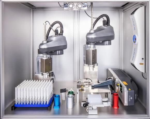 Berührungsloses Schneiden für die Labordiagnostik: Trockenproben in Deep-Well-Platten transferieren