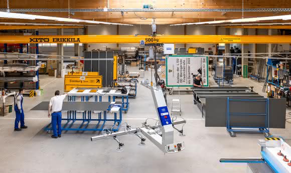 Electric chain hoist: New paths for road traffic