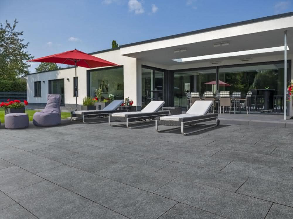 Großformatige Platten: Gestaltungsplatte Alesaro Betonplus von Kann