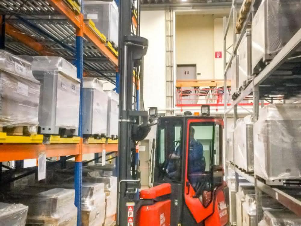 Agile in narrow aisles