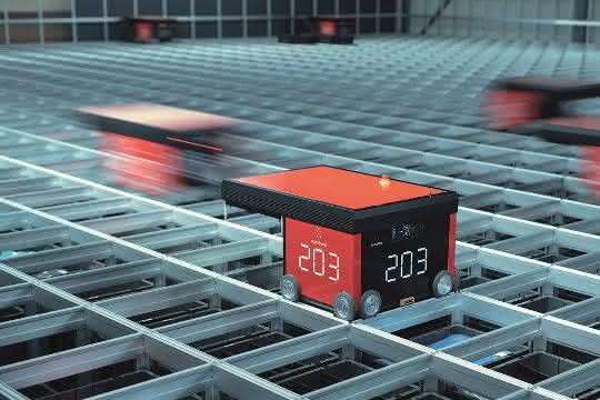 Digitalization in intralogistics with a team