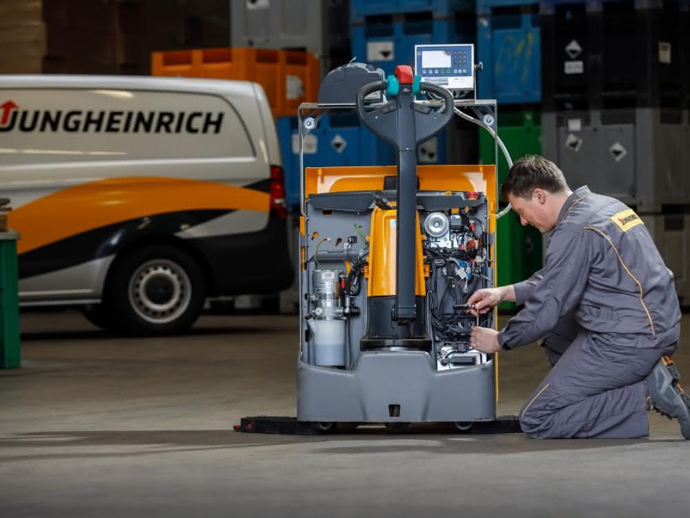 Pilotprojekt in Norwegen: Jungheinrich bringt den CO2-neutralen Kundendienst in die Intralogistik