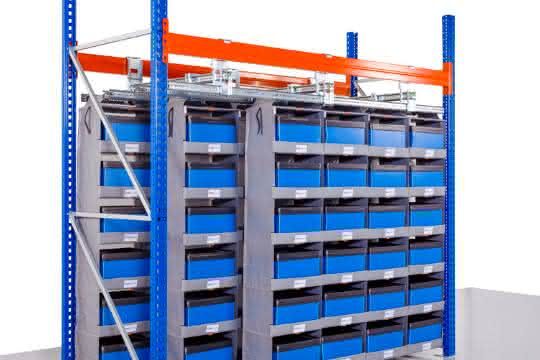 Storage system for compacting pallet spaces