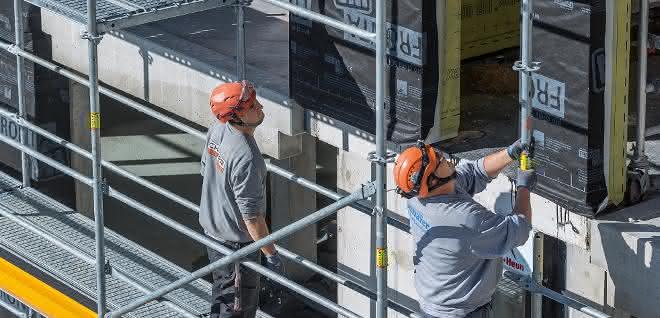 Gerüstbaukasten: Die nächste Generation im Gerüstbau vorlaufende Geländermontage im Fassadengerüst