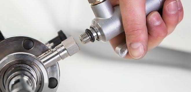 Display: Pressure-tight connections in seconds - without screws? Display: Pressure-tight connections in seconds - without screws?