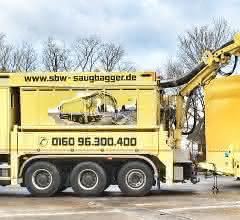 Tieflader mit Saugbagger kombiniert