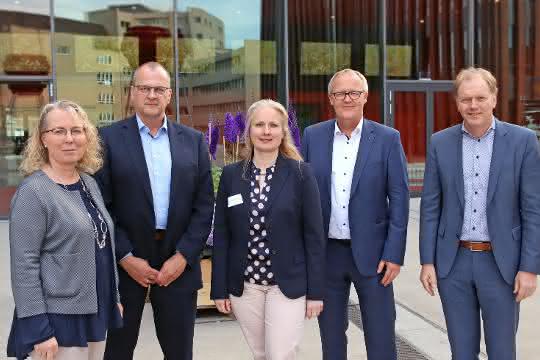 Bärbel Schilling, Matthias Lorenz, Dominique Bouwes, Martin Hovestadt und Dr. Albert Hasper (IVAM-Vorstand)