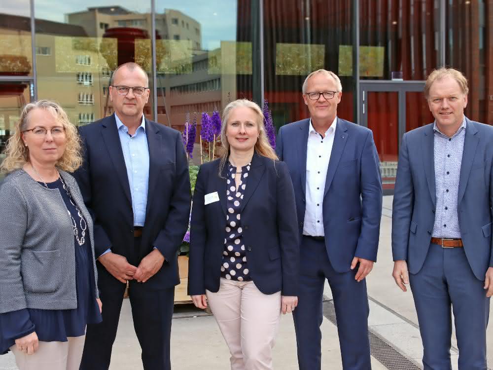 Bärbel Schilling, Matthias Lorenz, Dominique Bouwes, Martin Hovestadt und Dr. Albert Hasper (IVAM-Vorstand)