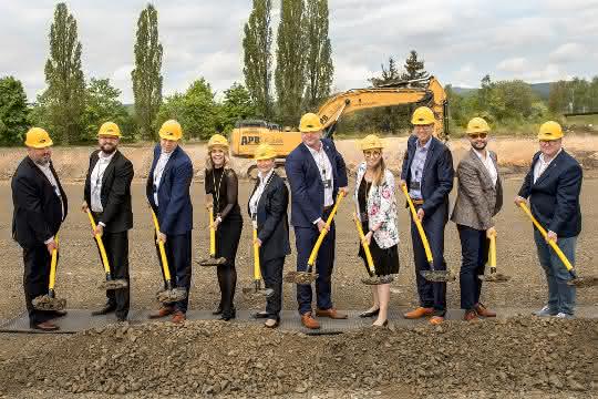 Neuer Standort für Schubmaststaplerfertigung: Spatenstich für neues Jungheinrich Werk