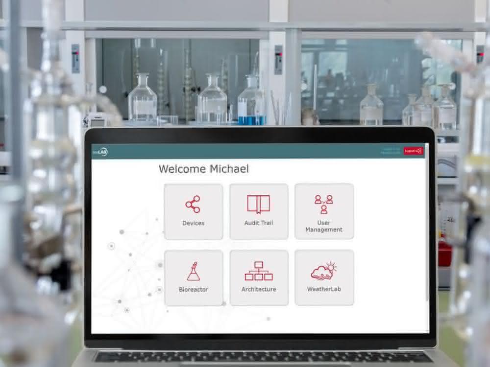 Softwarelösungen: Standübergreifend vernetzte Laborgeräte auf der Analytica Bildschirm im Labor