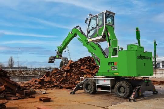 Sennebogen bringt Elektro-Umschlagbagger mit Akkutechnik auf den Markt