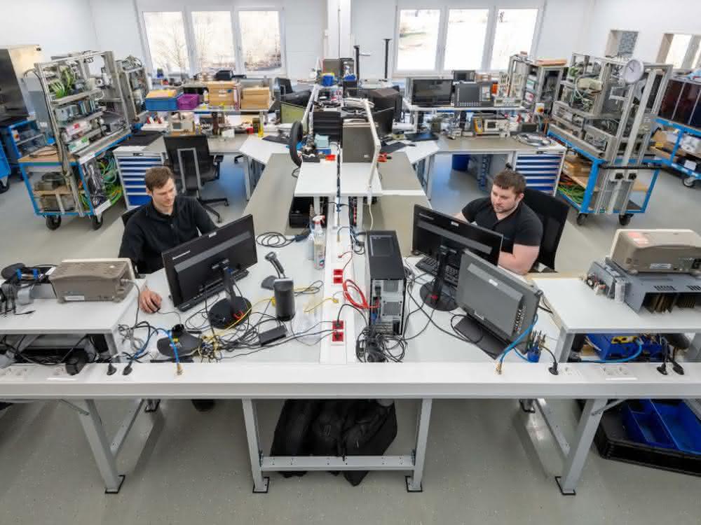 Electronic workstations