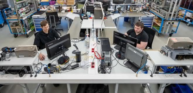 Electronic workstations