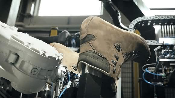 Clamping technology: This is how it becomes a shoe