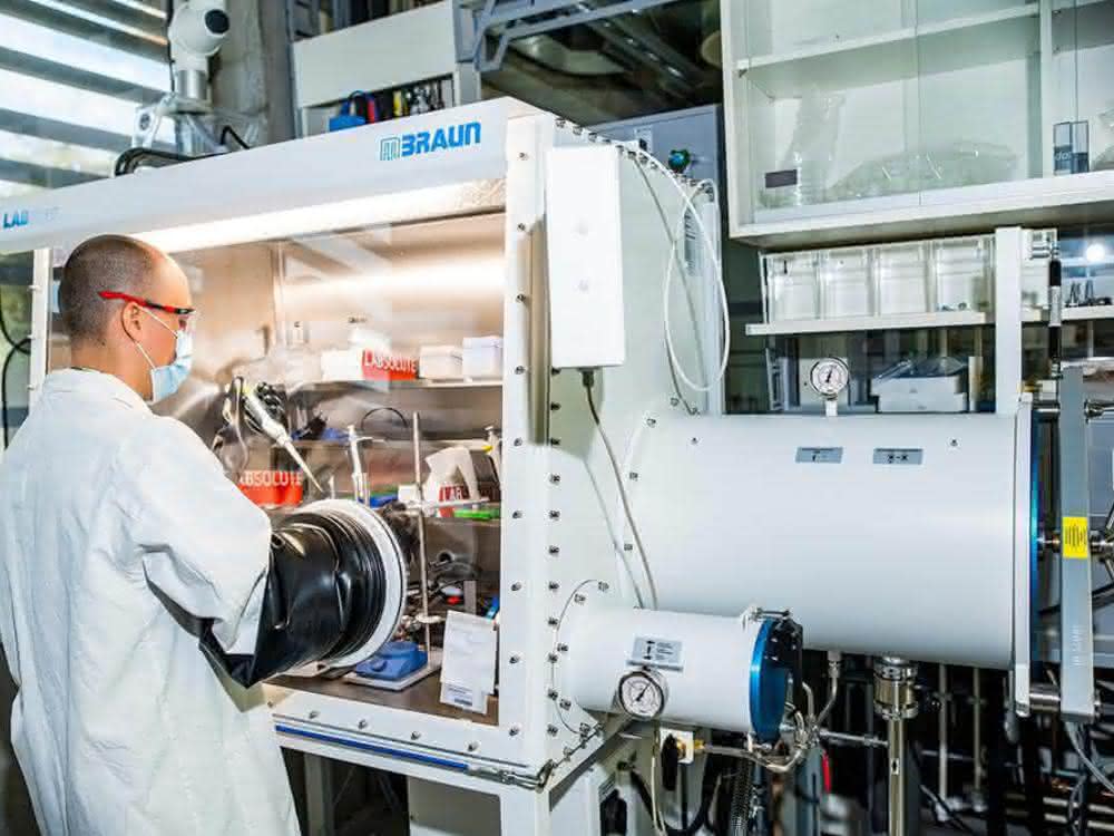 Bioelektrokatalytische Synthese mit Kohlendioxid-Fixierung: Aus CO<sub>2</sub> könnten nützliche Chemikalien werden Glovebox