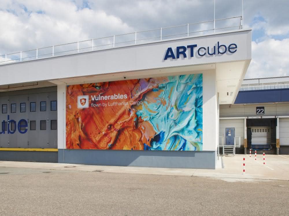 Air freight transportation: Works of art stored safely at Lufthansa Cargo ARTcube Frankfurt