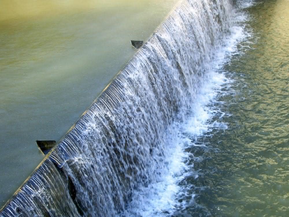 Zwei Werte – zwei Methoden – gleiche Zielsetzung: TOC und CSB in der Abwasseranalytik Wasserfall