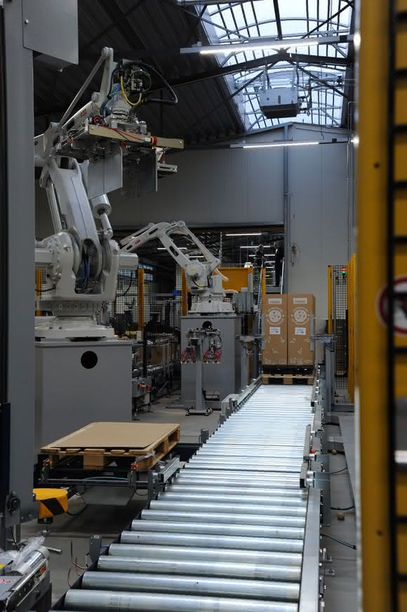 Automation with robots: Sophisticated palletizing system