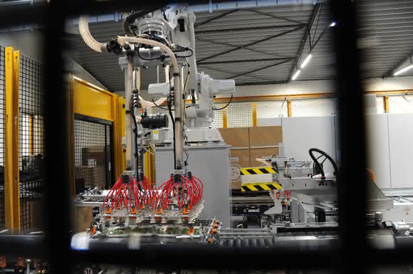 Automatisierung mit Robotern: Anspruchsvolle Palettieranlage Automatisierung mit Robotern: Anspruchsvolle Palettieranlage